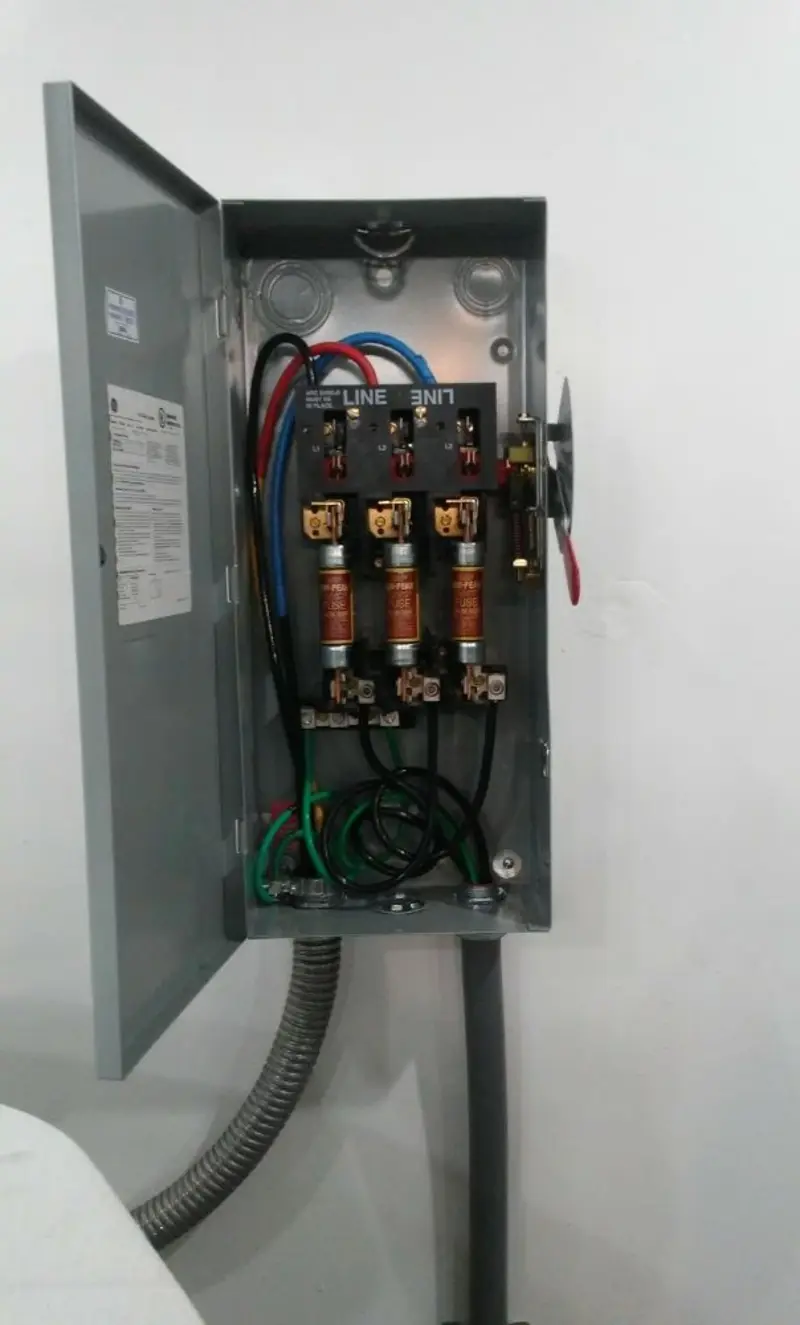 Three-phase disconnect switch installed for Smoke Detector Installation in Clarion